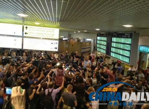 斯諾登與人權(quán)組織代表機(jī)場會談 現(xiàn)場照曝光