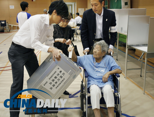 日本執(zhí)政黨已獲得70個(gè)以上議席 民主黨慘敗