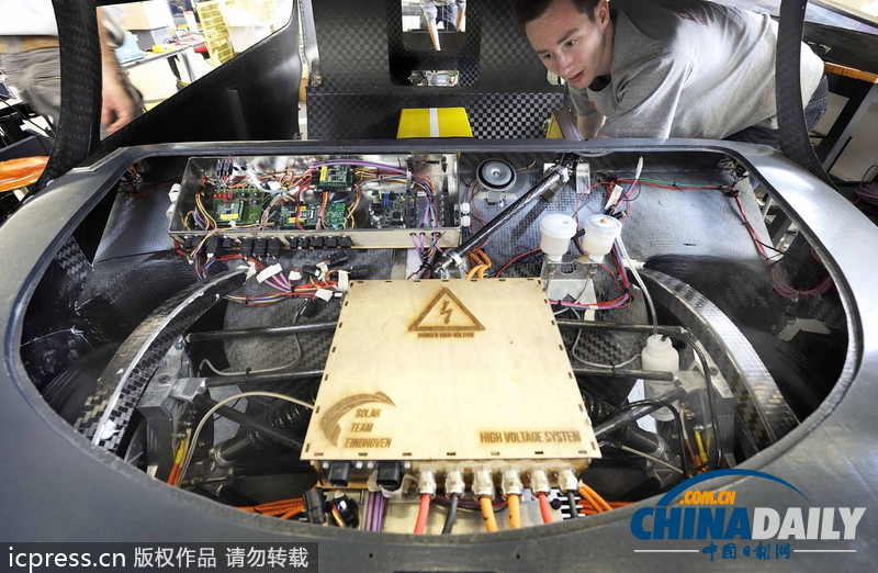 全球首輛家用太陽能汽車造型炫酷 可跑近700公里(組圖)