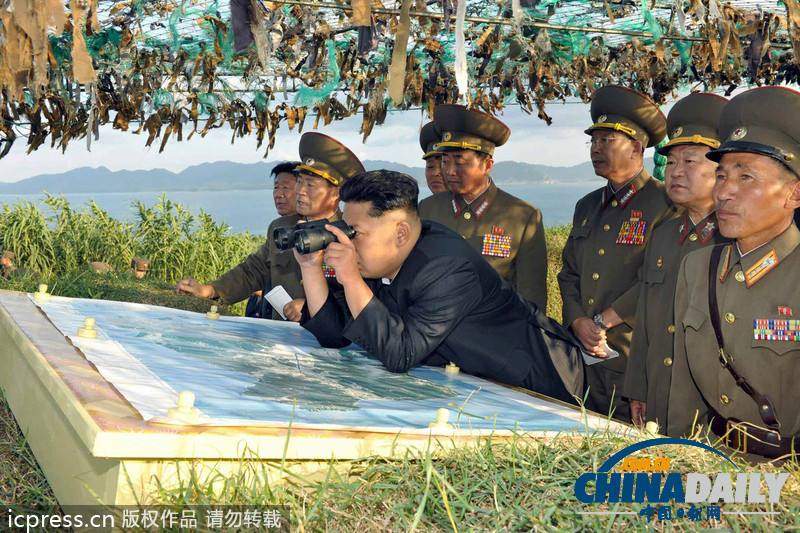 金正恩視察月乃島防御部隊 被民眾包圍