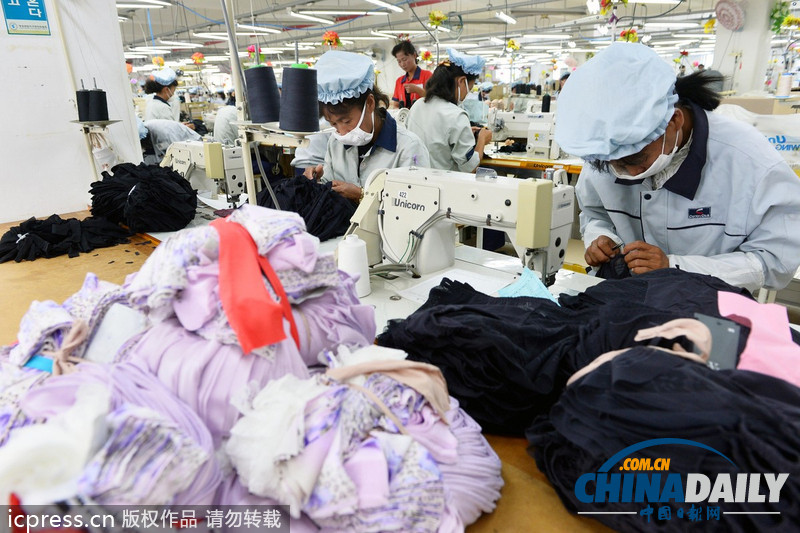 開城工業園區重啟第二天 朝鮮工人忙碌工作（圖）