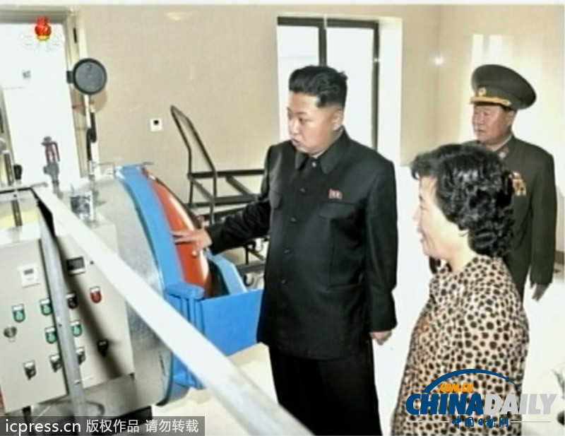 金正恩視察朝鮮蘑菇研究院 喜笑顏開（圖）