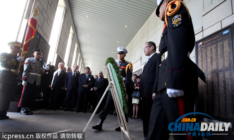 菲律賓總統(tǒng)訪韓 前往朝鮮戰(zhàn)爭紀念館向陣亡士兵敬禮（組圖）