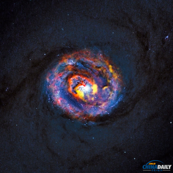 天文學(xué)家拍到宇宙震撼一幕：超級黑洞吞噬巨量物質(zhì)