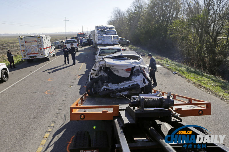 美國因大霧21輛車發(fā)生連環(huán)車禍 致1死6傷