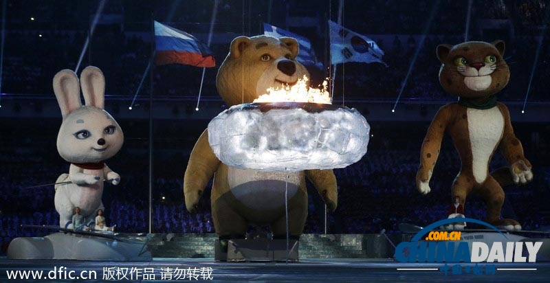 索契冬奧會閉幕式:吉祥物吹滅圣火