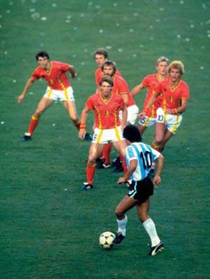 Messi VS Maradona 梅西能否成為馬拉多納第二?