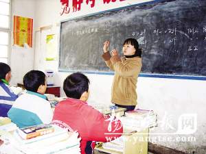 大三女生休學(xué)1年為支教 “單純地快樂(lè)”感動(dòng)師生