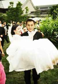 明星要不要公開(kāi)婚事?