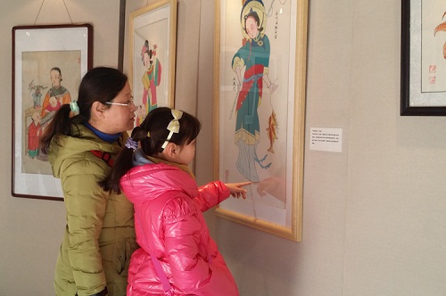 New Year woodprint pictures on display in Jiading