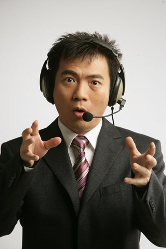 黃健翔助威功夫王散打爭霸賽 首次獻(xiàn)聲解說功夫