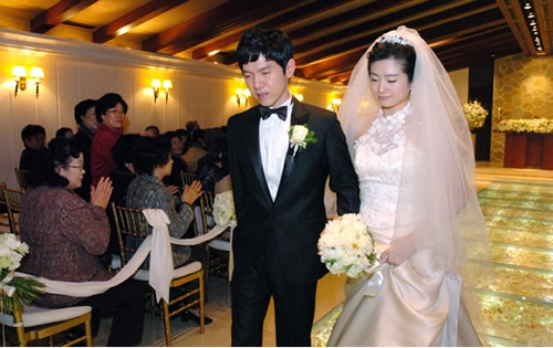 李昌鎬婚禮形式簡(jiǎn)單 向父母行禮石佛落淚