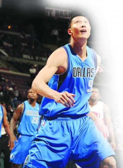 阿聯重回NBA首秀“跑龍套” 垃圾時間代表小牛上場