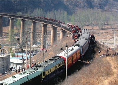 陜西韓城開往北京西列車6節車廂脫軌