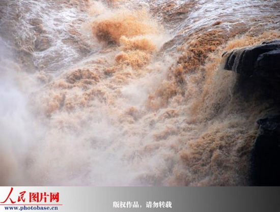 黃河壺口波濤洶涌 呈現夏季獨有奇觀