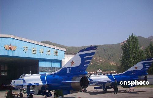 國慶60周年表演機噴漆涂裝任務(wù)完成
