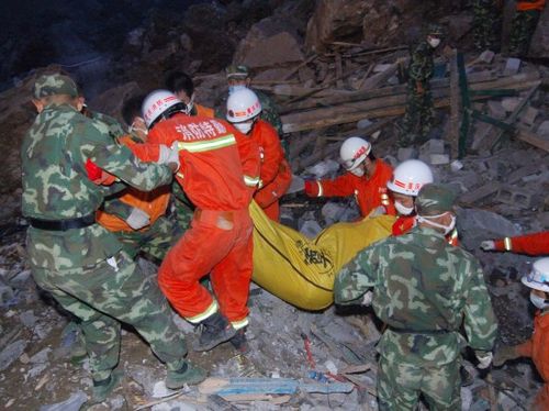 重慶山體崩塌一被埋民房內發現7具遇難者遺體