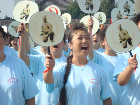 愛國歌曲在大雁塔下唱響