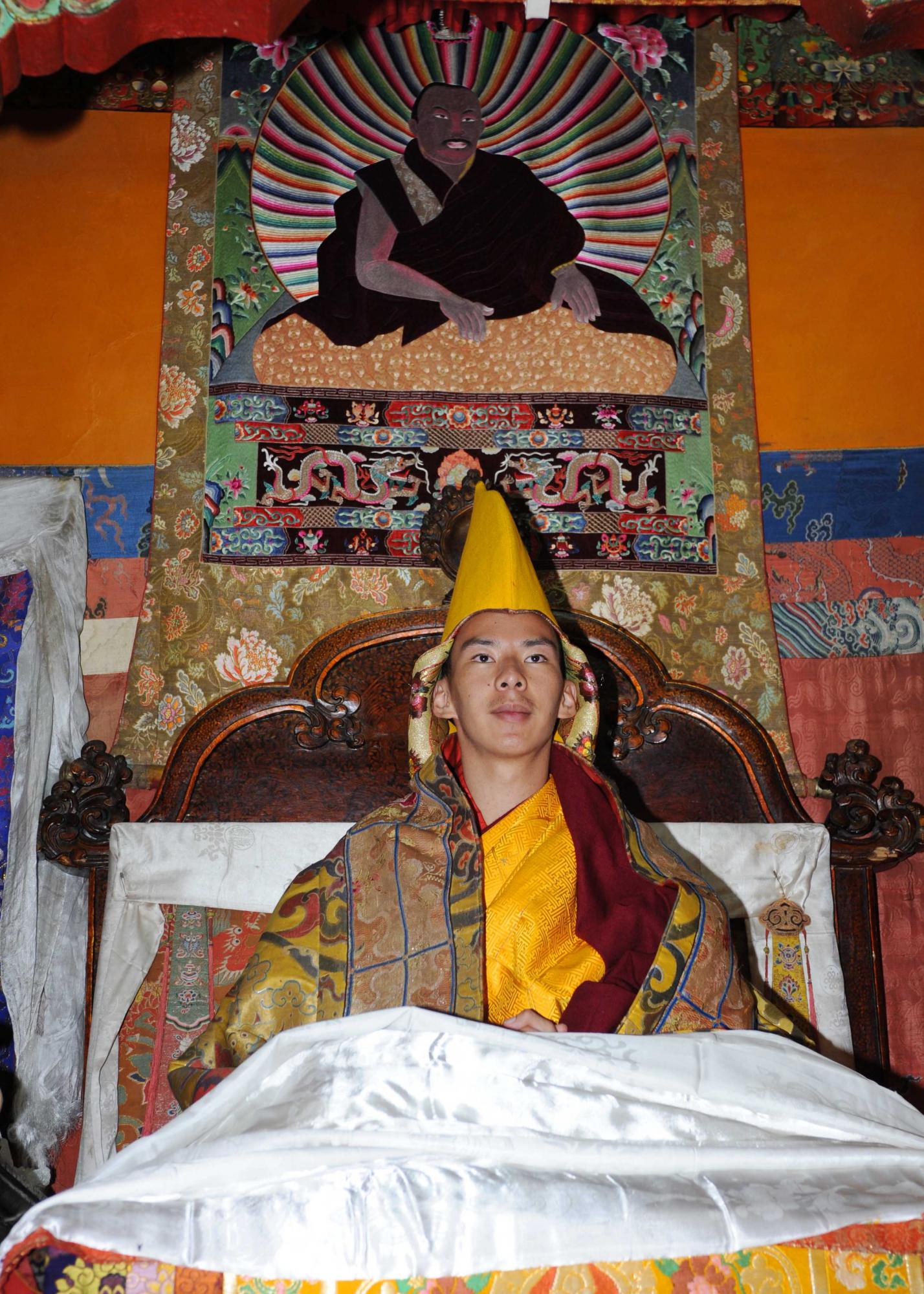 第十一世班禪在扎什倫布寺受比丘戒