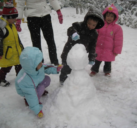 濟(jì)南迎來(lái)今冬首場(chǎng)大到暴雪（圖）