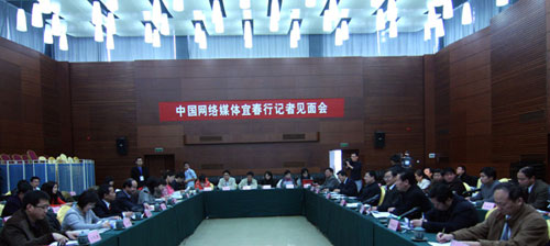 莫以宜春遠(yuǎn)，江山多勝游