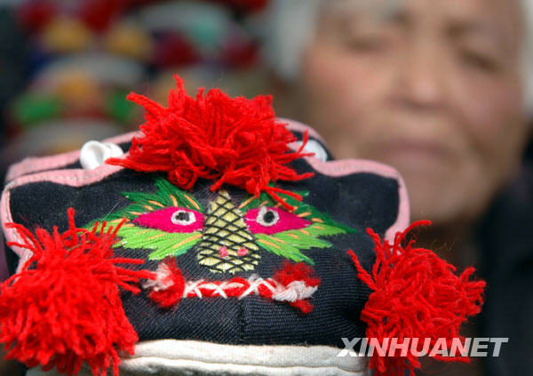 虎年臨近 虎頭鞋惹人愛(ài)